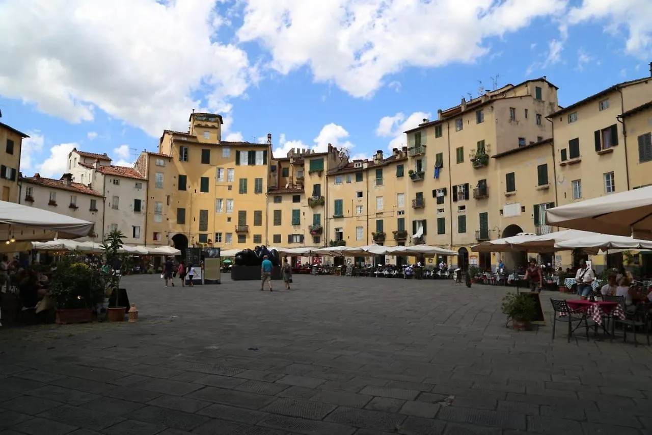 Perle D'Ambra Otel Lucca Konukevi